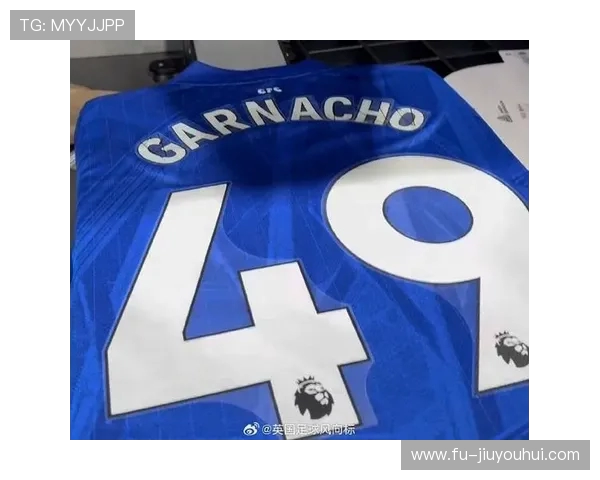 围绕实况足球中曼联三号球衣的历史与传奇演变全景解析深度研究篇